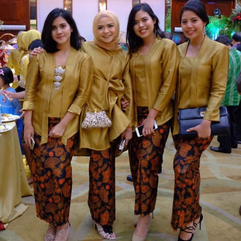 Model Gamis Kondangan Batik